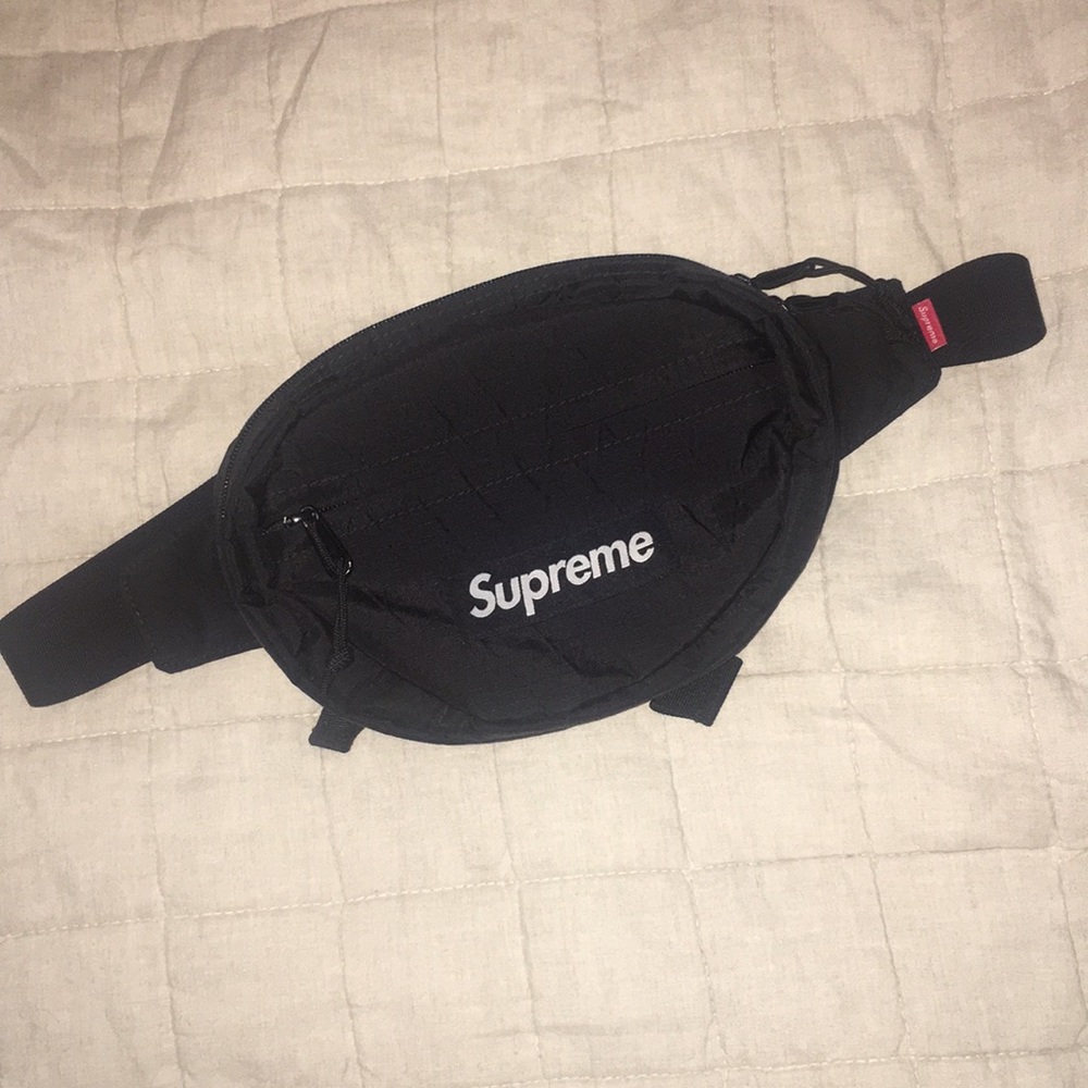 Authentic Supreme waist bag/ solid black